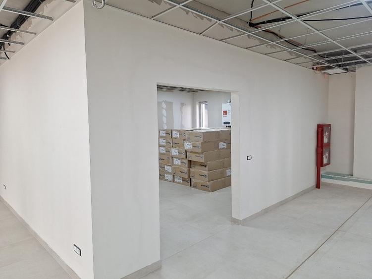 Inchiriez doua spatii comerciale , alaturate , de 173mp utili , fiecare - 7