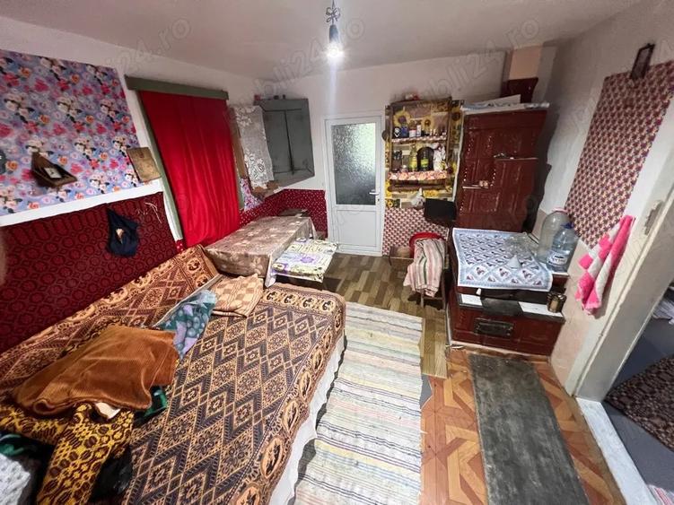 Casa batraneasca cu teren 3800mp - 2