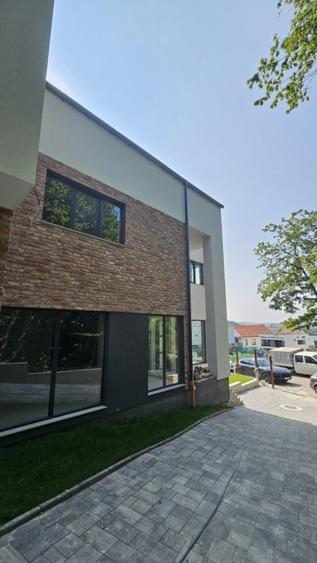 Duplex 5 camere, 220mp, garaj, zona Campului - 1