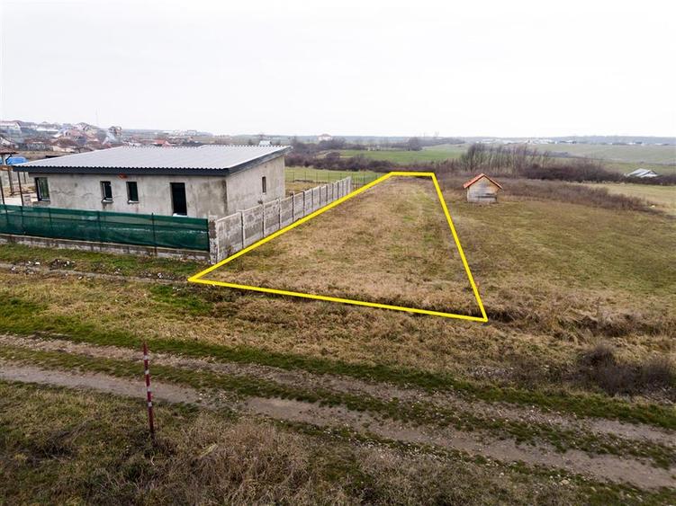 Teren intravilan de 1600 mp, în Cordău