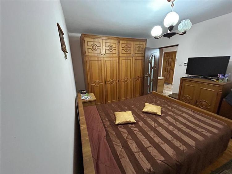 Apartament cu 2 camere de vanzare, 57mp, zona centrala, Piata Moldovei, Directia - 6