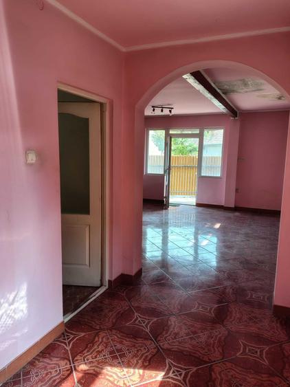 Casă cu 4 camere în Central
