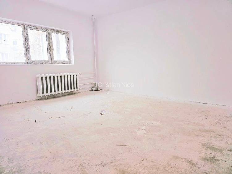 Vand apartament 3 camere Calea Vitan zona Mall