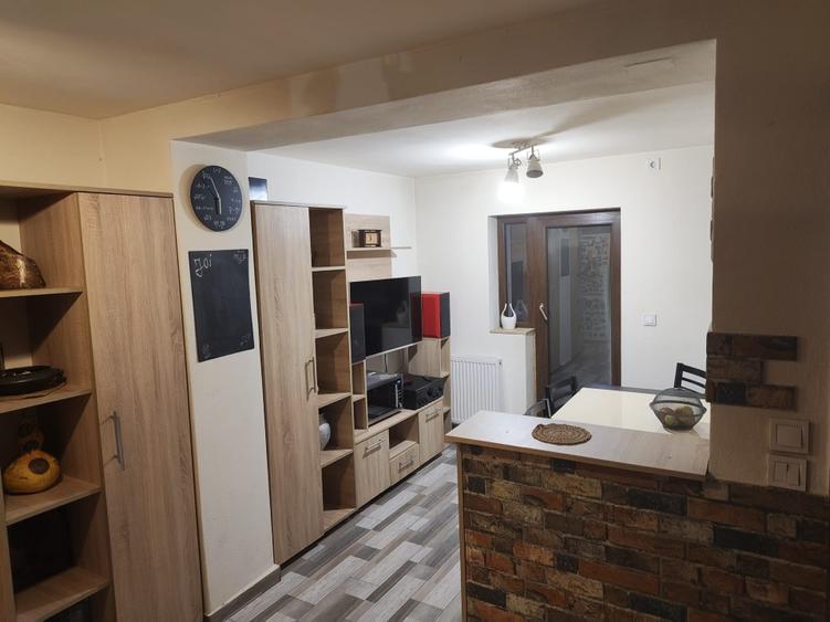 Vând apartament etaj 1 - 8