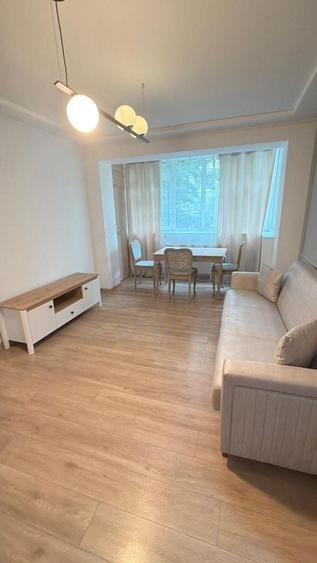Apartament cu 3 camere în Mazepa 1
