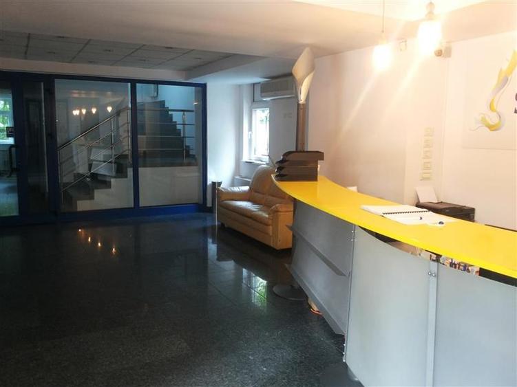 Vanzare spatii birouri - 230 mpc - pret/etaj, parcare inclusa - 3