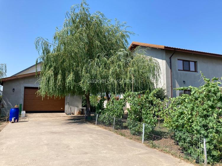 Vilă spectaculoasă – 249 mp utili, teren 881 mp, dotări premium, mobilata