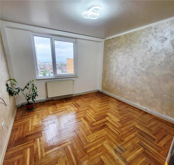 Apartament 3 camere,decomandat,renovat, suprafata generoasa, - 1