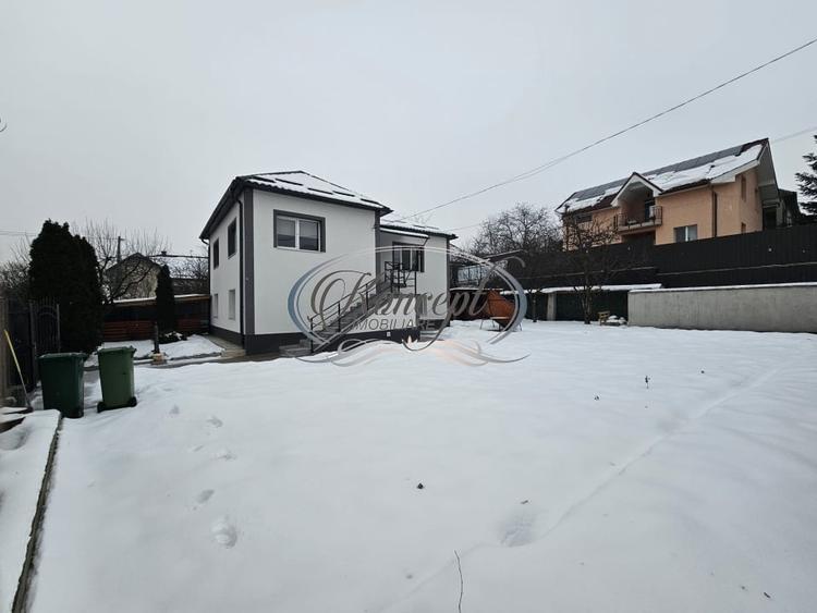 Casă individuală cu 6 camere cu Canalizare în Iris