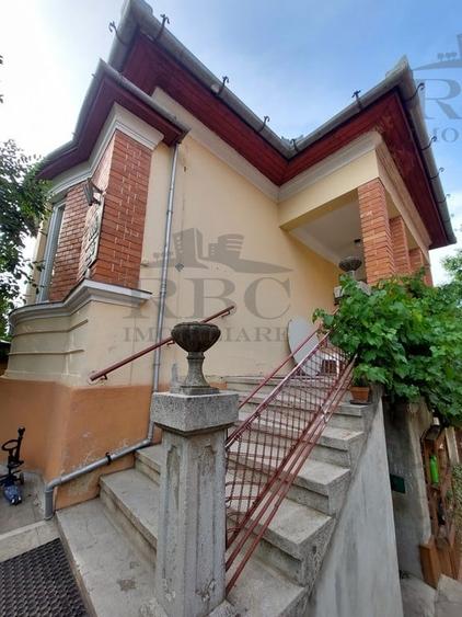 Casa din perioada interbelica la 3 minute de centru - 12