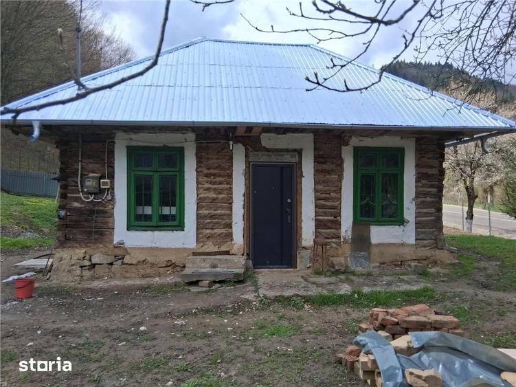 Casa din lemn si teren intravilan, Izvorul Muntelui, Neamt - 1