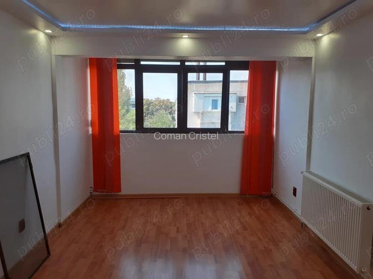 Vanzare Apartament cu 3 camere cf.2, semid., etajul 4, Zona Hipodrom aproape de Piata Microhala.