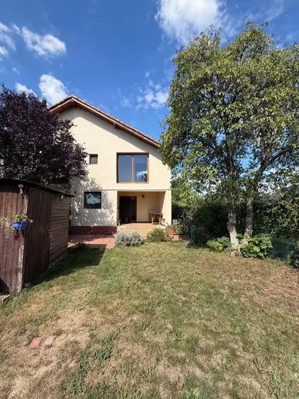 Duplex cu 5 camere cu Canalizare în Central