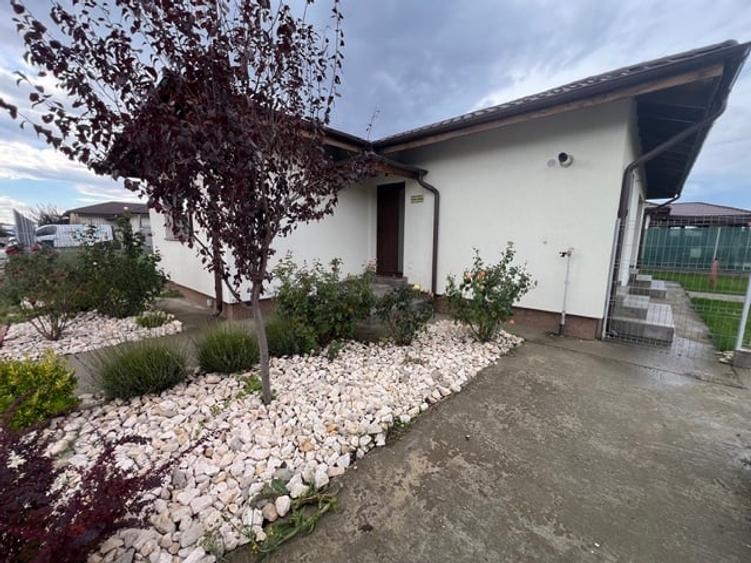 Casa Individuala de inchiriat, 3 cam, 2 bai mobilate, 2 parcari - 1