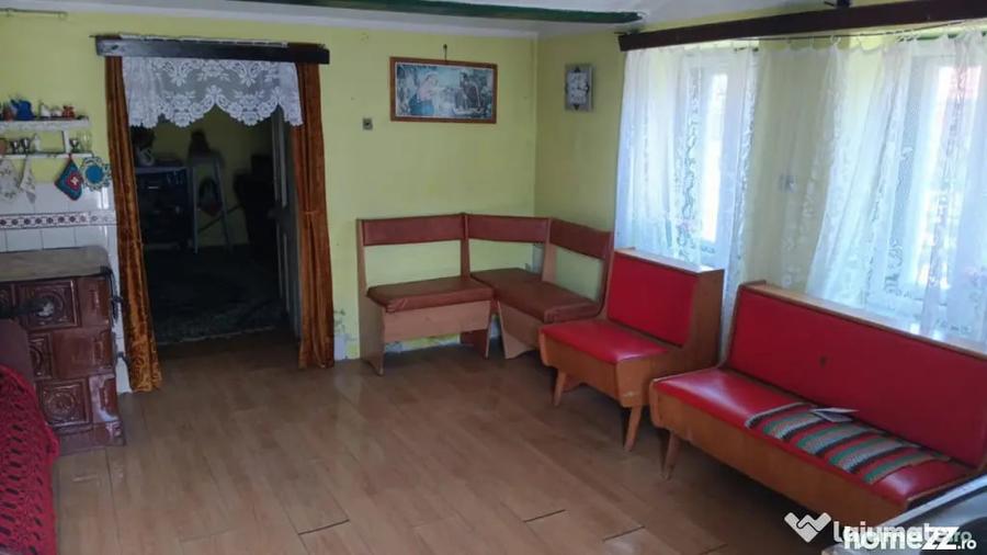 Casă cu 4 camere cu Teren 2000 Mp în Alțina
