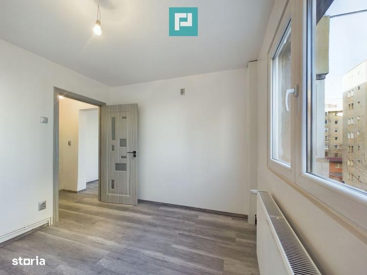 Apartament cu 3 camere semidecomandat în Aurel Vlaicu