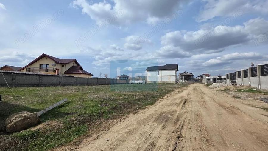 Teren 1000 mp, Carrefour - 1