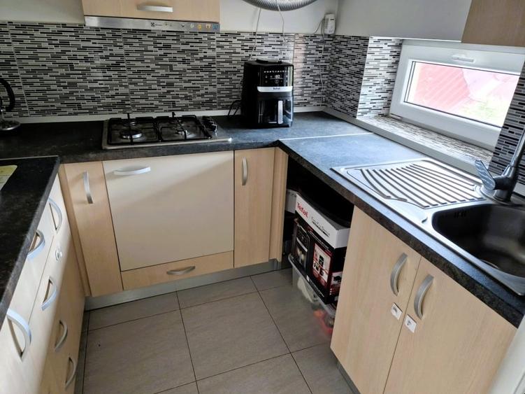Proprietar - Apartament 3 camere de inchiriat - Curte proprie - 7