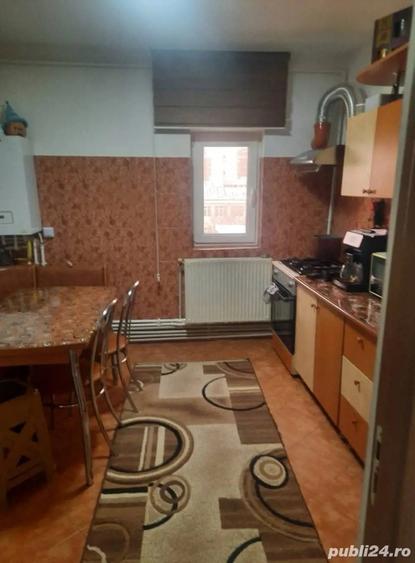 vand apartament cu 4 camere - 1