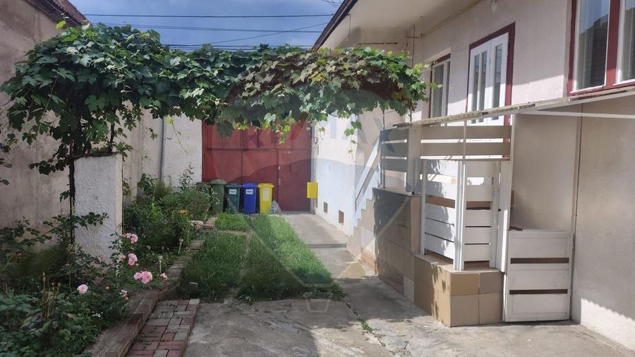 Casă individuală cu 3 camere cu Teren 305 Mp în Central