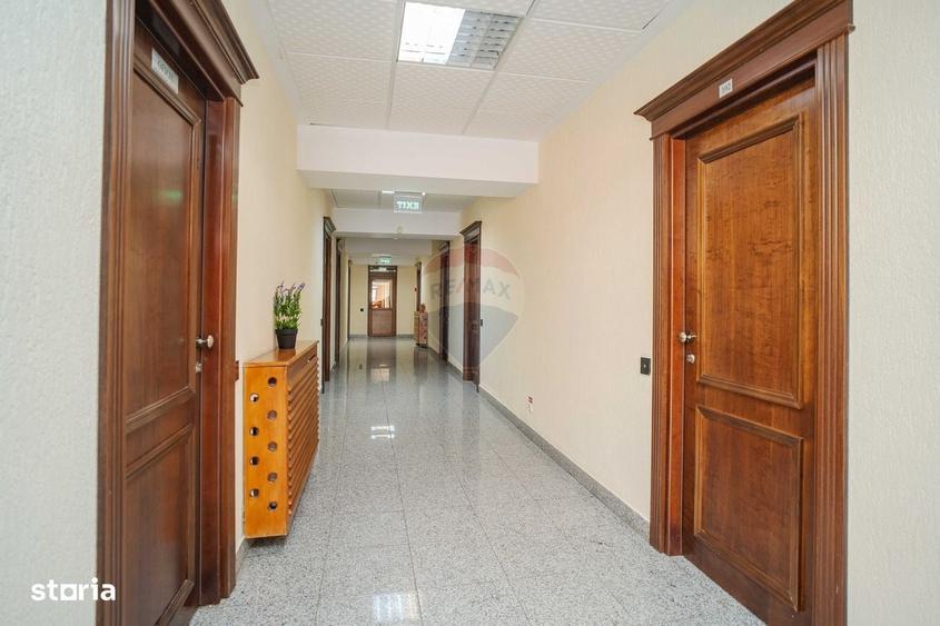 Spațiu comercial, de 1,855 mp, în Central