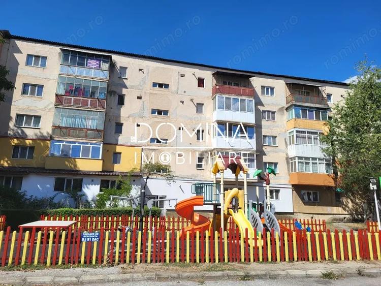 Apartament cu 2 camere semidecomandat, mobilat în Debarcader