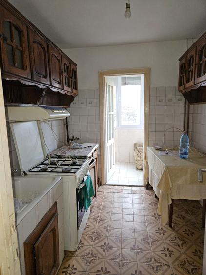 Apartament cu 3 camere decomandat, mobilat în Lipovei