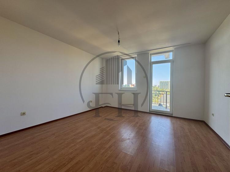 Apartament cu 3 camere decomandat în Sud