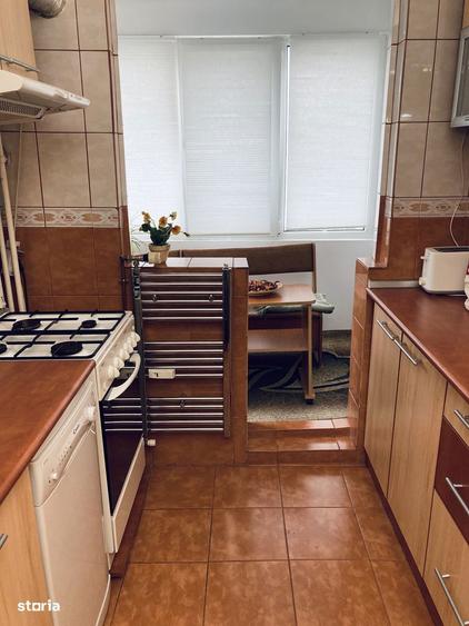 Apartament cu 3 camere decomandat, mobilat în Titan
