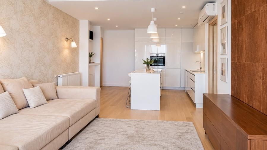 Apartament cu 3 camere semidecomandat, mobilat în Băneasa