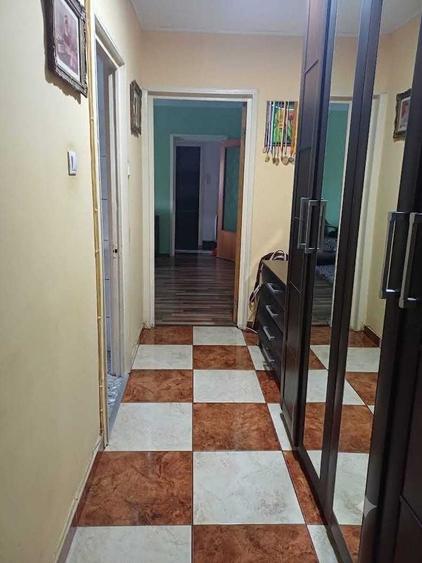 Apartament cu 3 camere semidecomandat în Drumul Găzarului