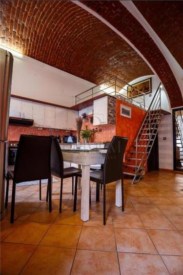 Apartament cu 2 camere semidecomandat, mobilat în Central
