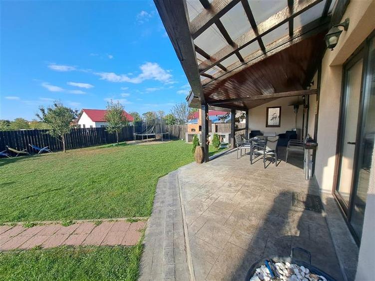 Casă individuală cu 6 camere cu Piscina în Tărlungeni