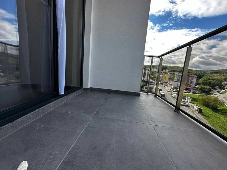 Apartament cu 2 camere semidecomandat în Florești