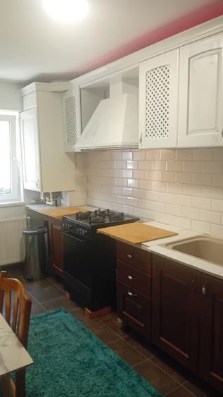 Apartament cu 4 camere decomandat în Central