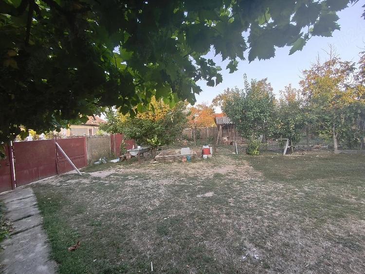 Teren de 17000 mp, în Oprișor
