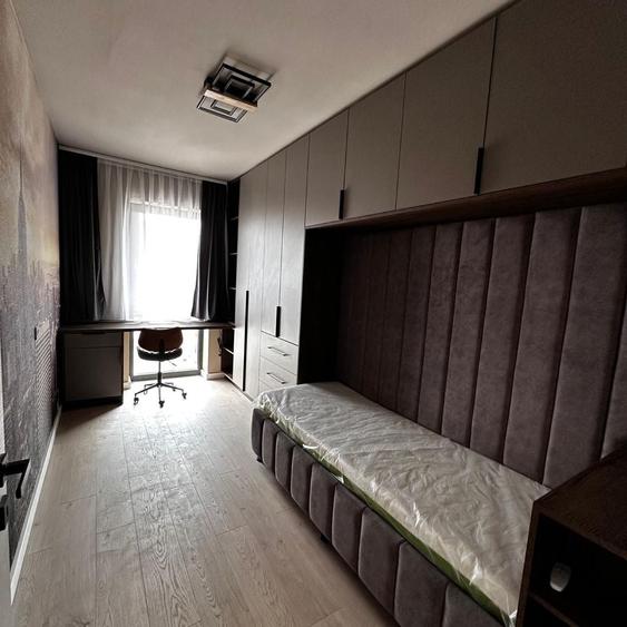 Apartament cu 3 camere decomandat în Exterior Vest