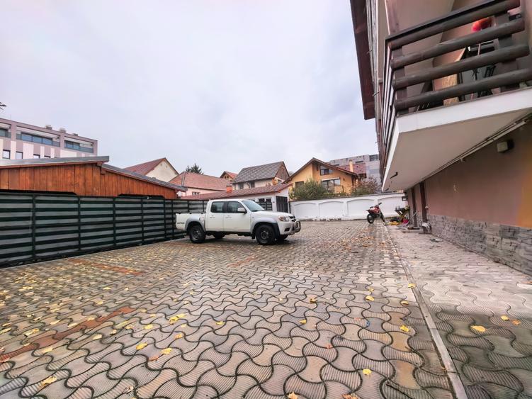 Birou, de 120 mp, în Central