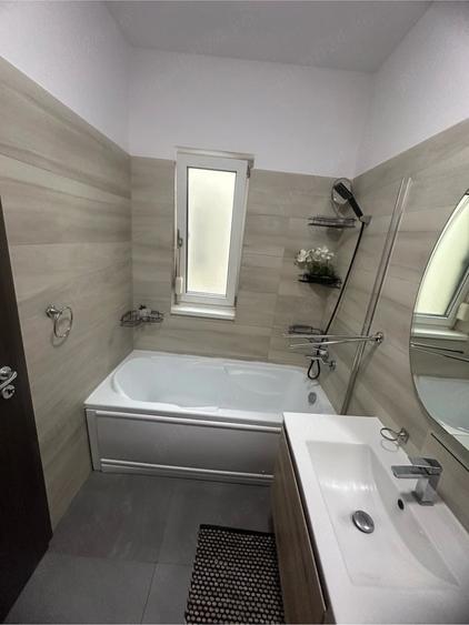Apartament cu 3 camere decomandat, mobilat în Central