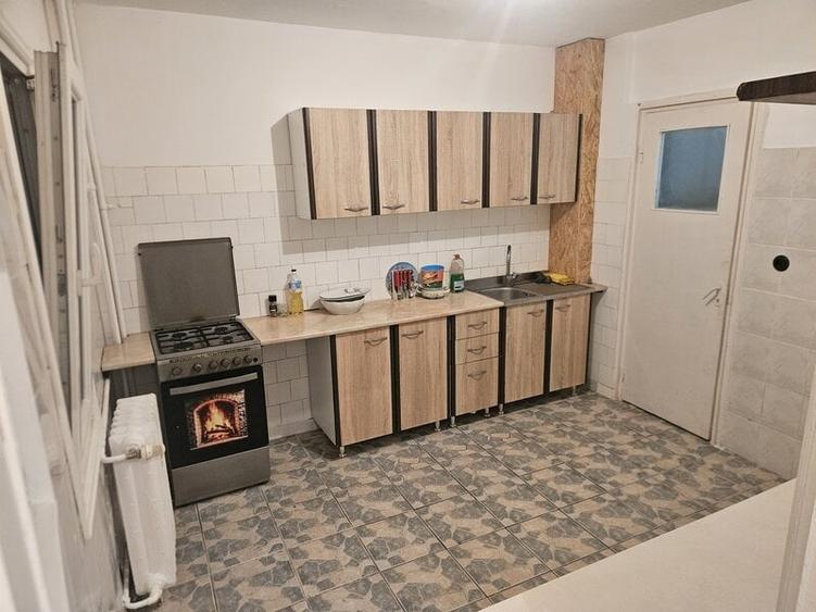 Apartament cu 2 camere semidecomandat, mobilat în Costin Georgian