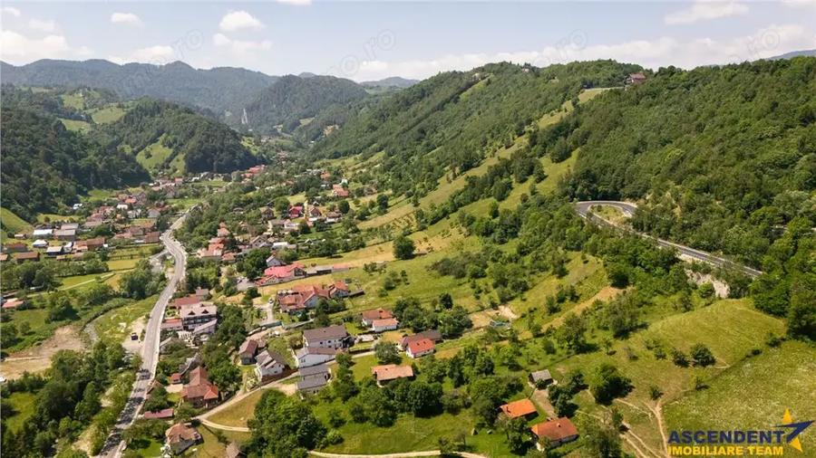 Teren de 4409 mp, în Județean