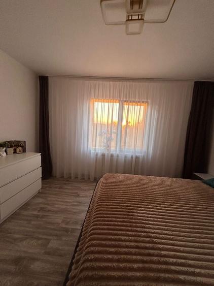 Apartament cu 4 camere decomandat în Petrești