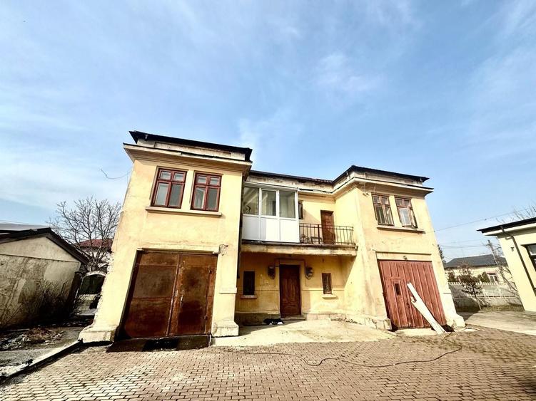 Casă individuală cu 7 camere cu Canalizare în Central