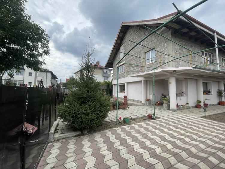 Casă cu 4 camere în Central