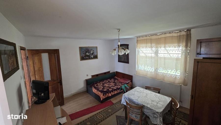 Casă cu 4 camere cu Teren 920 Mp în Central