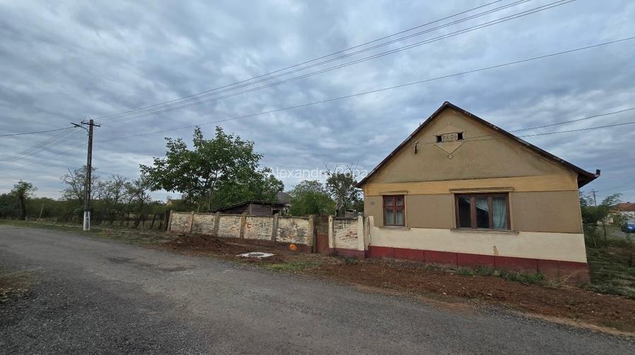 Casa individuala cu teren generos în zona liniștită