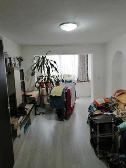 Vând apartament 3 camere - 4