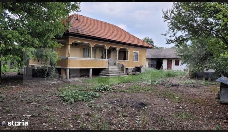 Casă cu 3 camere în Scoarța