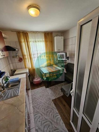 De inchiriat apartament 3 camere, zona Scoala nr.1 - 1