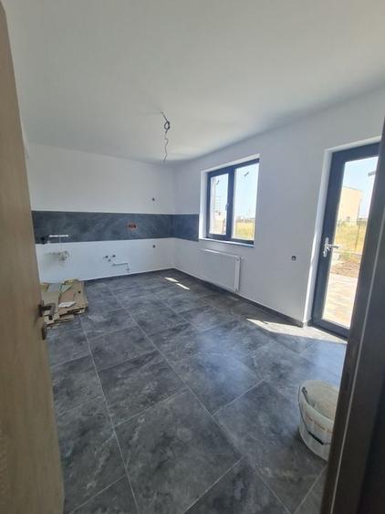 Vila cu 4 camere,2 bai,finisaje deosebite,curte 330 mp - 6